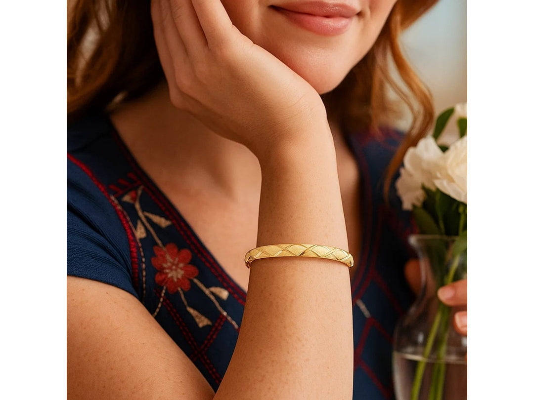 10k Yellow Gold Slender Diamond Pattern Textured Bangle (6.00 mm)