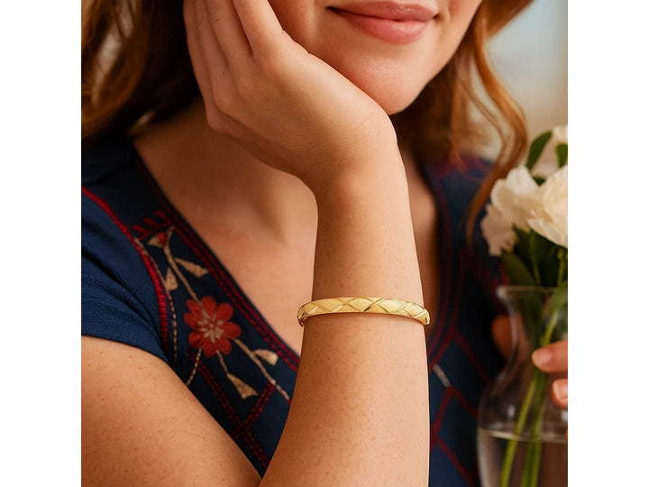 10k Yellow Gold Slender Diamond Pattern Textured Bangle (6.00 mm)