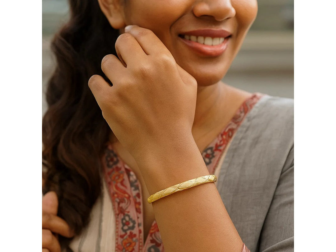 10k Yellow Gold Slender Diamond Pattern Textured Bangle (6.00 mm)