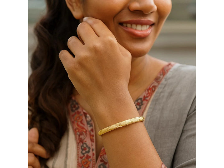 10k Yellow Gold Slender Diamond Pattern Textured Bangle (6.00 mm)