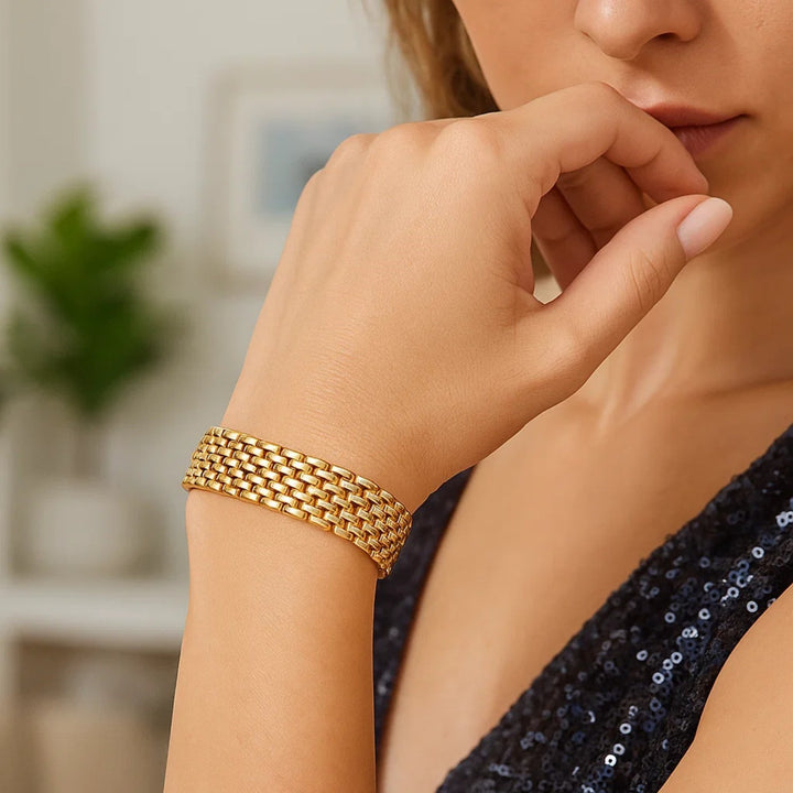 14k Yellow Gold Flexible Panther Line Bracelet (9.00 mm)