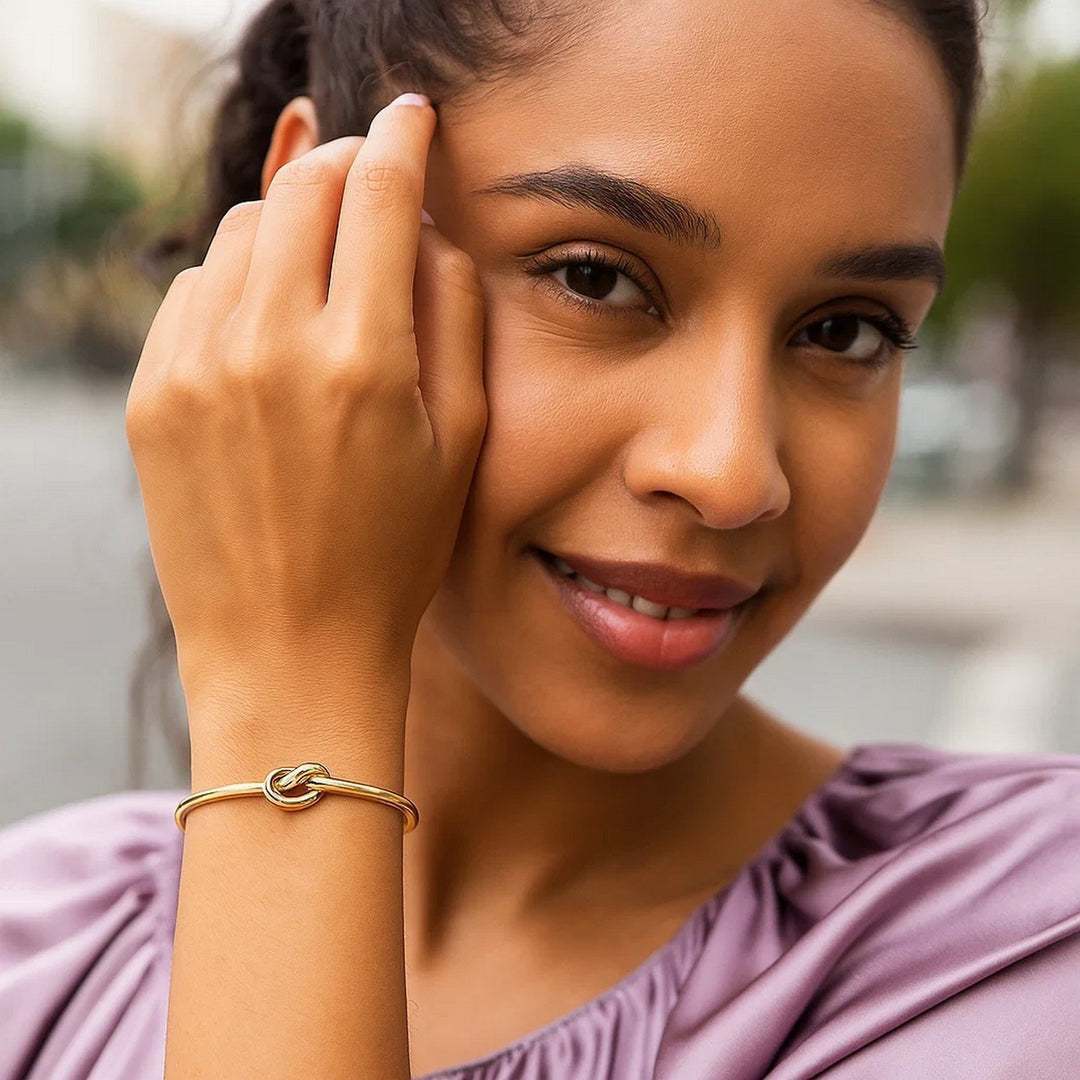 14k Yellow Gold Bangle Bracelet with Polished Knot (9.50 mm)