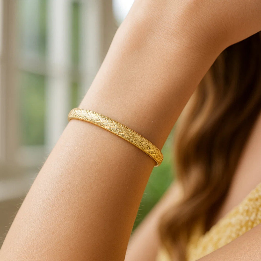 14k Yellow Gold Diamond Carved Bangle (6.00 mm)